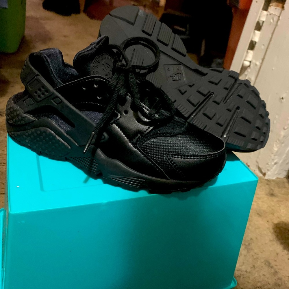 Nike all black style